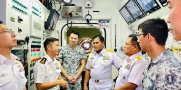 Kasal Kunjungi Sejumlah Fasilitas Angkatan Laut Singapura
