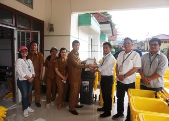 Dukung Event F1H2O, PT TPL Serahkan Bantuan 150 Unit Tempat Sampah Ke Dinas LHK PROVSU