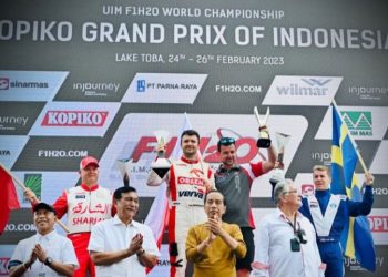 Bupati Humbang Hasundutan datang Menyaksikan Seri Perdana F1H2O di Danau Toba