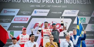 Bupati Humbang Hasundutan datang Menyaksikan Seri Perdana F1H2O di Danau Toba