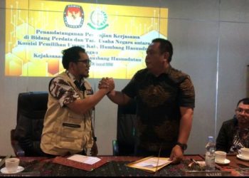 Kejaksaan Negeri Kab. Humbang Hasundutan Bersama KPU Tanda Tangani Perjanjian Kerjasama di Bidang Perdata Dan Tata Usaha Negara