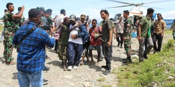 Tim Gabungan TNI-Polri Evakuasi Puluhan Warga Paro Nduga ke Tempat Aman