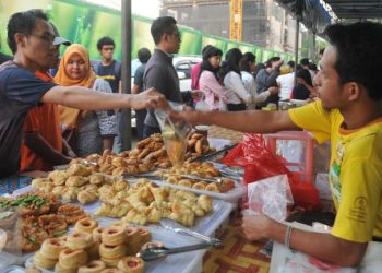 Hari Pertama Puasa, Pasar Takjil Benhil Jakpus Dibanjiri Pembeli