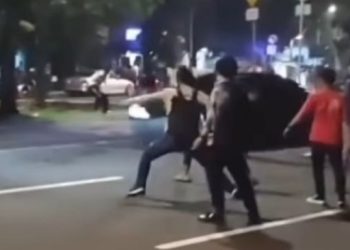 Viral! Sejumlah Mobil Dilempari Batu Oleh Warga Saat Lakukan Aksi Balap Liar