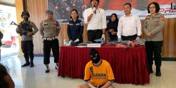 Bule Bobol ATM, Kuras Duit Rp 258 juta Dalam Waktu 45 Menit