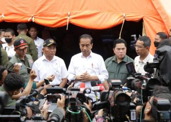 Kepala BNPB Dampingi Presiden Tinjau Lokasi Terdampak Kebakaran Pipa Depo Pertamina Plumpang