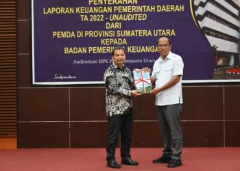 Bupati Serahkan Laporan Keuangan Unaudited Pemkab Humbahas 2022 ke BPK-RI