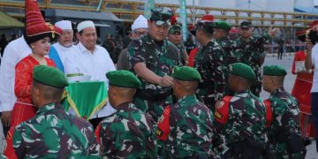 Panglima TNI Berangkatkan 900 Prajurit Yonif Raider Khusus 115/ML dan Yonif 125/SMB ke Papua