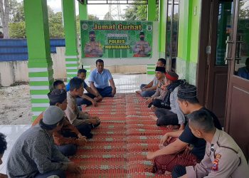 Polres Humbahas dan Jajaran Polsek Laksanakan Jumatan, Curhat Untuk Dengarkan Langsung Keluhan Warga