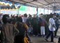 Ratusan Pemudik Mengamuk di Pelabuhan Ambon Gara-gara Tiket Habis