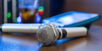 Dua Wanita Pemandu Karaoke Diceburkan Sekelompok Pria ke Laut dan Ditelanjangi