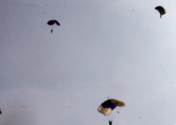 Seorang Prajurit Kopasgat Gugur Saat Latihan Terjun Payung