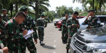 Menjelang Idul Fitri 1444 H, Yonif Raider 100/PS Lakukan Pemeriksaan Kelengkapan Surat Berkendara