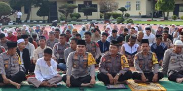 Kapolres Bersama Keluarga Besar Polres Toba Gelar Sholat IED Idul Fitri
