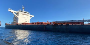 TNI AL Kerahkan KRI Mata Bongsang-873 Amankan Kapal Bocor di Raja Ampat