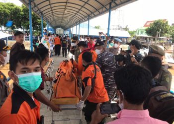 Reaksi Cepat TNI AL Laksanakan SAR Laka Laut Di Perairan Indragiri Hilir Riau