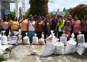 Bupati Humbahas Serahkan Bantuan Beras Kepada Korban Bencana Puting Beliung & Kebakaran di Doloksanggul