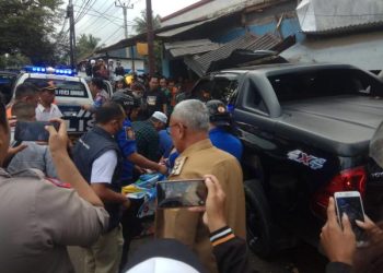 Mobil Dinas Bupati Kuningan Tabrak Motor dan Bengkel, 3 Orang Tewas