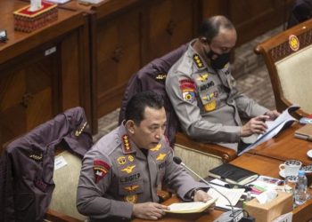 Seorang Perempuan Ngamuk di Raker Komisi III DPR Dengan Kapolri