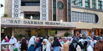 Meski Diguyur Hujan, Jamaah Salat Idul Fitri di Kantor PP Muhammadiyah Tetap Semangat