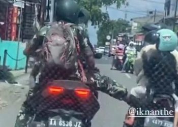 TNI Selidiki Video Viral Pria Berbaju Loreng Tendang Pemotor Ibu-Anak