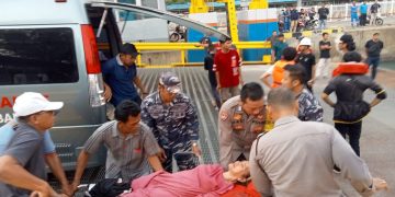 Laka Laut di Selat Sunda, TNI AL Evakuasi Penumpang KMP Royce 1 Yang Terbakar