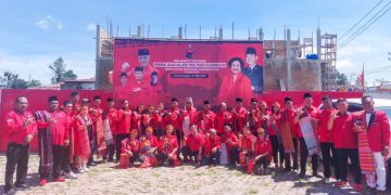 DPC PDI Perjuangan Humbahas Kenakan Ulos Batak Daftarkan Bacalegnya ke KPU  