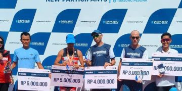 Terus Berprestasi, Medali Emas Kembali Diraih Prajurit TNI AL Pada Sungailiat Triathlon 2023