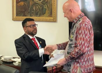 Filep Wamafma Dorong Kerjasama USAID Atasi Kemiskinan Ekstrem dan Stunting di Tanah Papua
