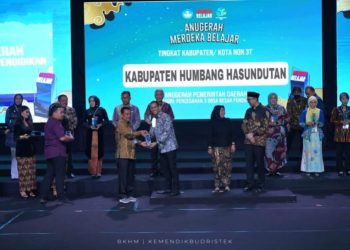 Pemkab Humbahas Terima Penghargaan Anugerah Merdeka Belajar Dari Kemendikbudristek