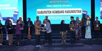 Pemkab Humbahas Terima Penghargaan Anugerah Merdeka Belajar Dari Kemendikbudristek
