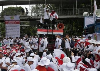 Ribuan Nakes Gelar Aksi Damai Tolak RUU Kesehatan di Patung Kuda