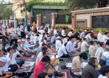 Gelar Salat Idul Adha, Ribuan Warga Muhammadiyah Padati Masjid Agung Al Azhar