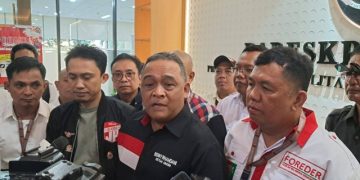 Diduga Hina Jokowi, Rocky Gerung Diadukan Relawan ke Bareskrim