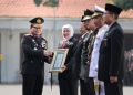 Gubernur Khofifah Terima Penghargaan Polda Jatim