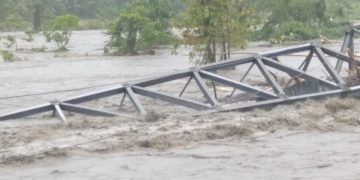 Jembatan Penghubung di Maluku Tengah Putus Akibat Terjangan Banjir