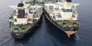 Bakamla RI Gagalkan Transhipment Kapal Super Tanker di ZEE Indonesia – Malaysia
