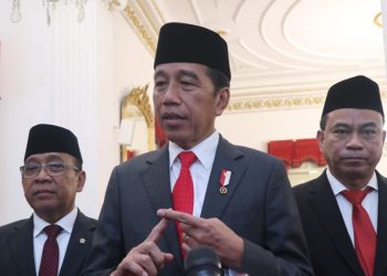Jokowi Perintahkan Menkominfo Budi Arie Tuntaskan Proyek Bts
