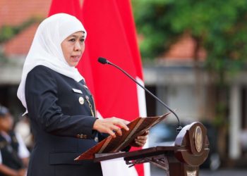 Gubernur Khofifah Larang Penjualan Seragam di Koperasi Sekolah