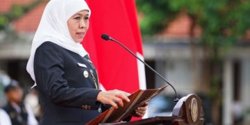 Gubernur Khofifah Larang Penjualan Seragam di Koperasi Sekolah