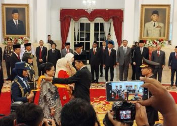 Jokowi Anugerahi Bintang Kehormatan Untuk 18 Tokoh