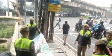 Satpol PP DKI Tertibkan 25.899 Alat Kampanye Yang Dikeluhkan Warga