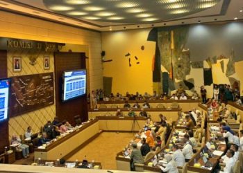 Komisi II DPR Raker Bareng Pemerintah Bahas Revisi UU IKN