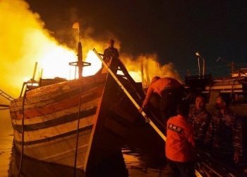 52 Kapal Terbakar di Pelabuhan Jongor Tegal