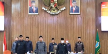 Plt. Wali Kota Bekasi Hadiri Rapat Paripurna DPRD Pengumuman Pengesahan Pemberhentian Wali Kota Bekasi dan Penunjukkan Plt Wali Kota Bekasi