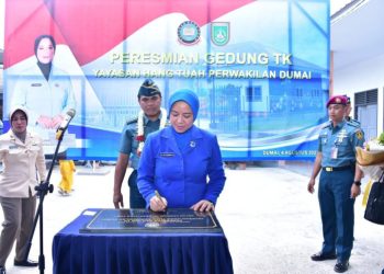 Ny. Fera Muhammad Ali Resmikan Gedung TK Hang Tuah Perwakilan Dumai