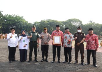 Peringatan Hari Koperasi ke 76, Plt. Wali Kota Bekasi Terima Penghargaan Tokoh Penggerak Koperasi Madya.