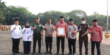 Peringatan Hari Koperasi ke 76, Plt. Wali Kota Bekasi Terima Penghargaan Tokoh Penggerak Koperasi Madya.