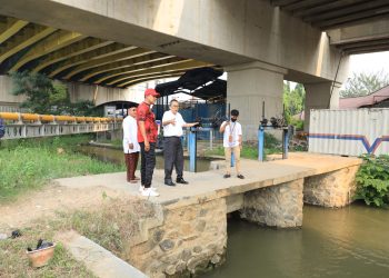 Tinjau Saluran Irigasi, Plt. Wali Kota Bekasi Arahkan DBMSDA Lakukan Normalisasi Kali Irigasi