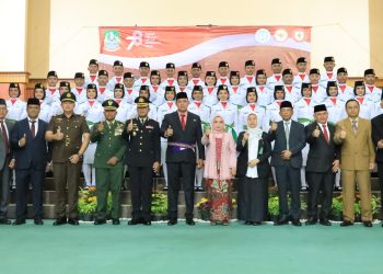 Plt. Wali Kota Bekasi Kukuhkan Paskibraka Tingkat Kota Bekasi Tahun 2023
